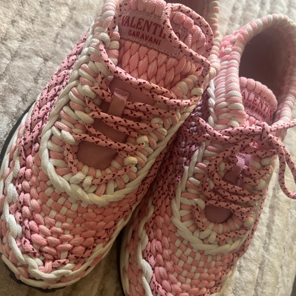Valentino Tries On Knitted Footwear with the Gravani Crochet  Valentino Garavani Crochet Knotted
